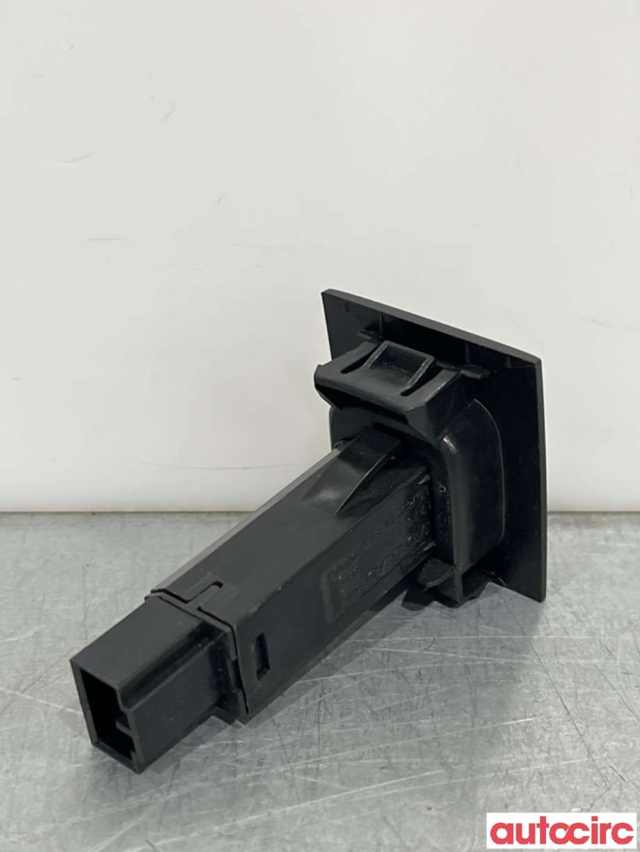 Bryter nødblink til Volvo XC70 2008-2013 (Type II, Fase 1)  (VOLVO|9123685|)