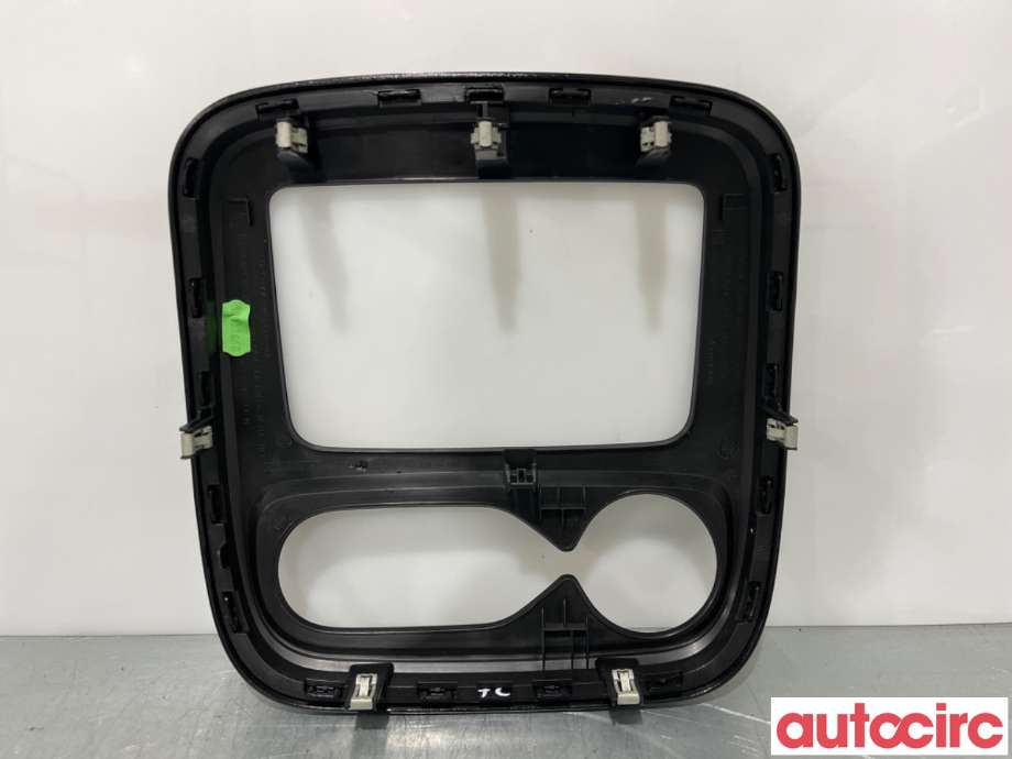 Innredning diverse til Opel Vivaro B 2014-2019  (OPEL|93457664|682607792R)