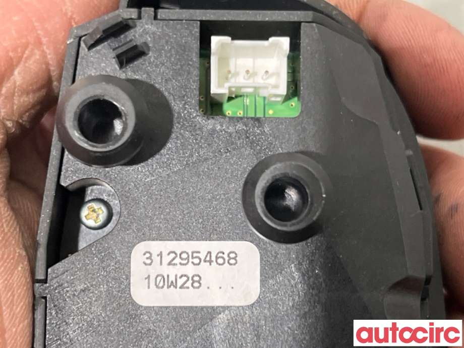 Bryter cruise control til Volvo XC70 2008-2013 (Type II, Fase 1)  (VOLVO|31295468|)