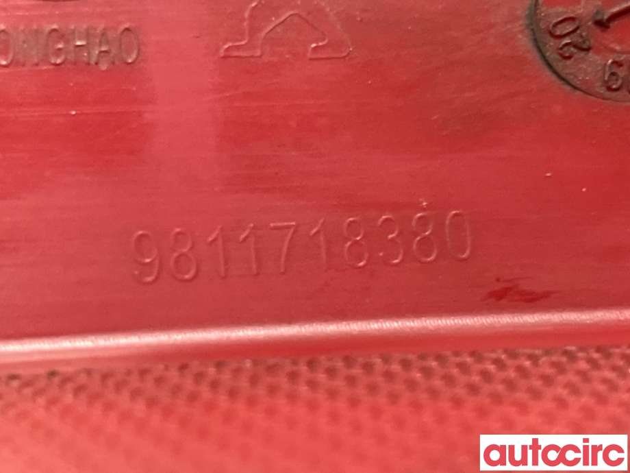 Baklykt fra støtfanger til Peugeot 2008 2019-->> (Type II)  (PEUGEOT|9811718380|)