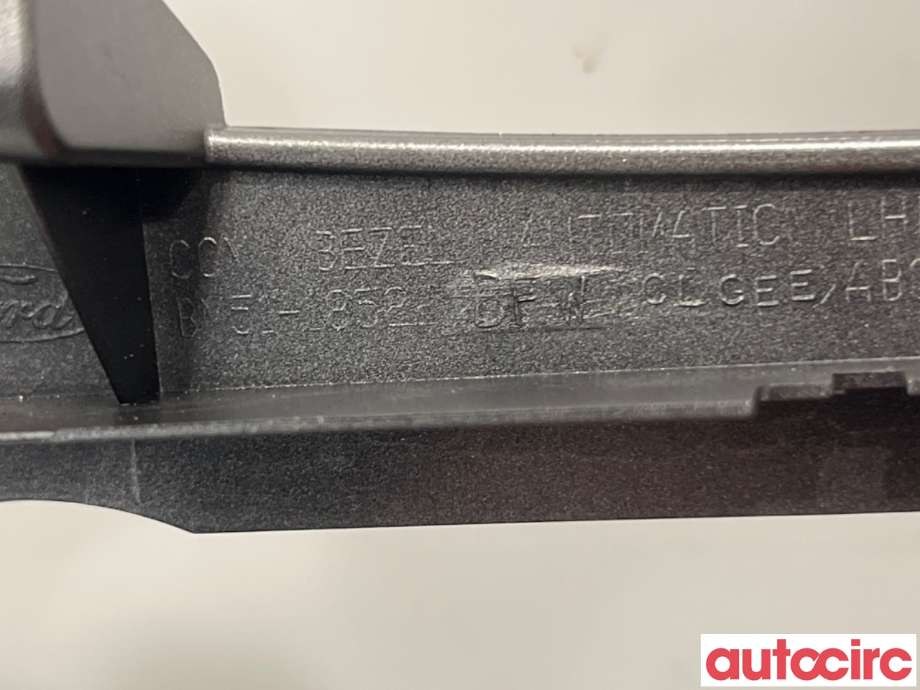 Diverse deler til Ford Focus 2011-2014 (Type III, Fase 1)  (FORD|1835483||BM51-18522-BFW)