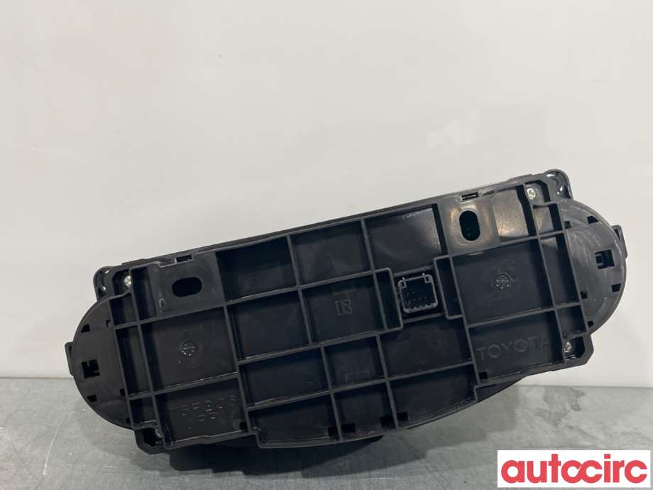 Varmeapparat betjening til Toyota Yaris 2014-2020 (Type III, Fase 2)  (TOYOTA|559000D800C3|)