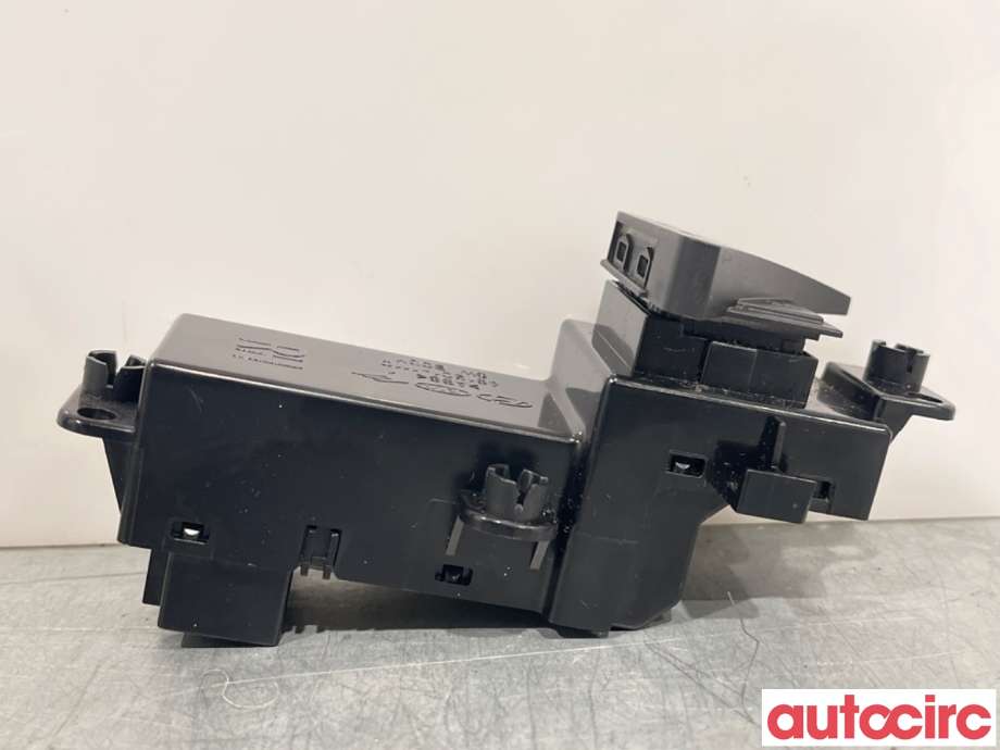 Bryter setevarme til Kia Sportage 2010-2016 (Type III) (KIA|933403W000WK|)