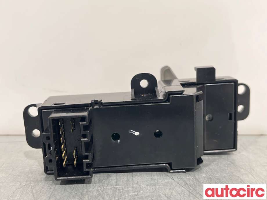 Bryter setevarme til Kia Sportage 2010-2016 (Type III) (KIA|933403W000WK|)