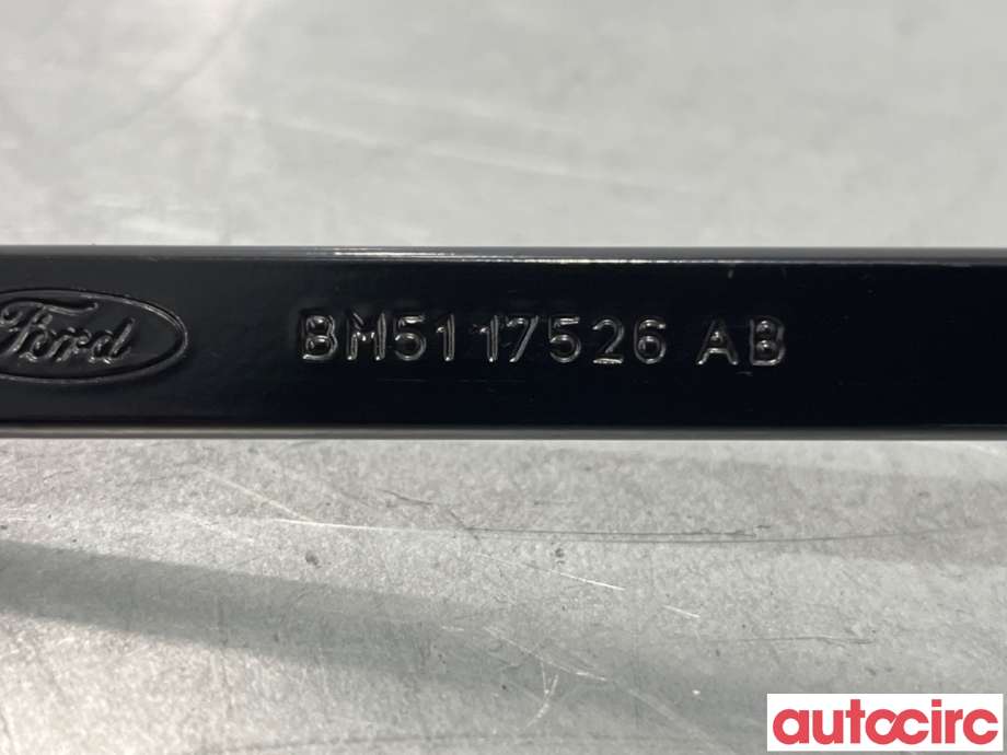 Viskerarmer frontrute til Ford Focus 2011-2014 (Type III, Fase 1) (FORD|1868602|BM5117526AB|)