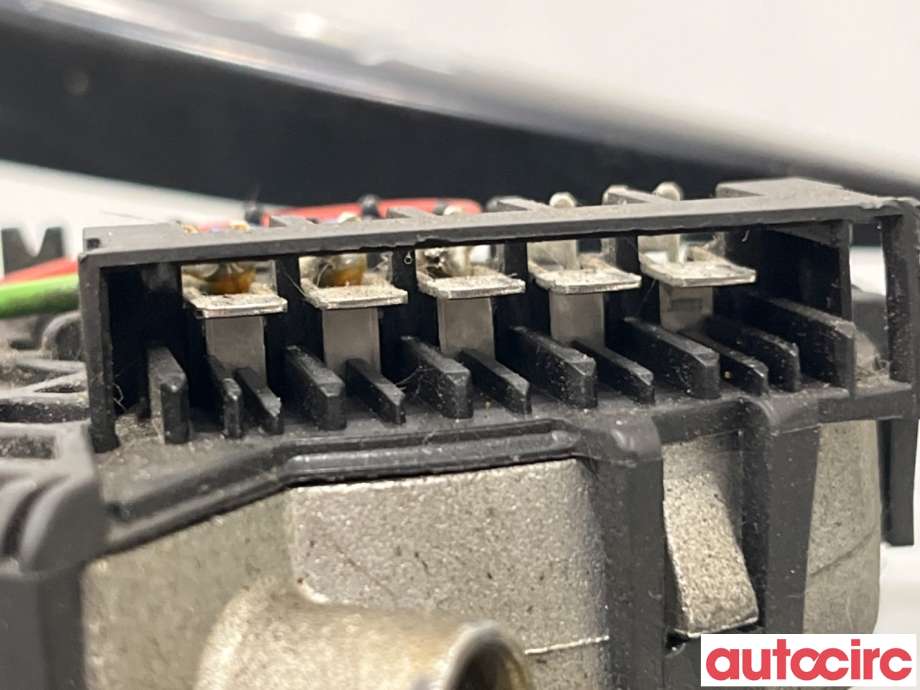 Viskermotor frontrute til Mercedes CLK 1997-2002 (C208) (C208) (MERCEDES|A2108201742|0390241420|)