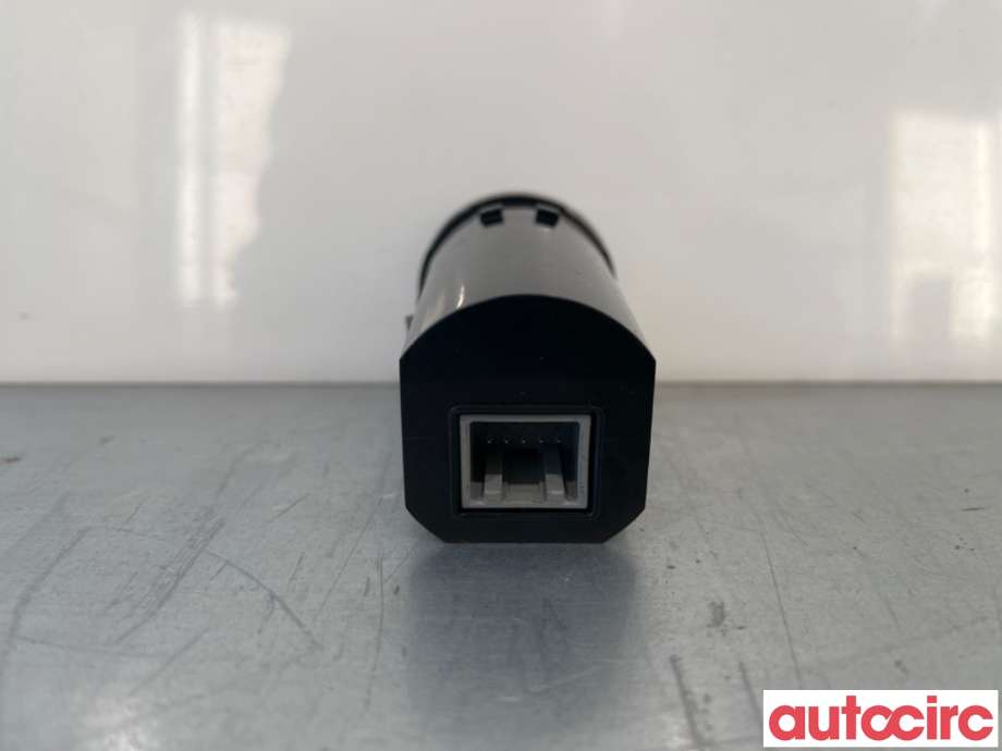 Bryter start/stopp til Hyundai i30 2017-2020 (Type III) (HYUNDAI|95430G3500|)