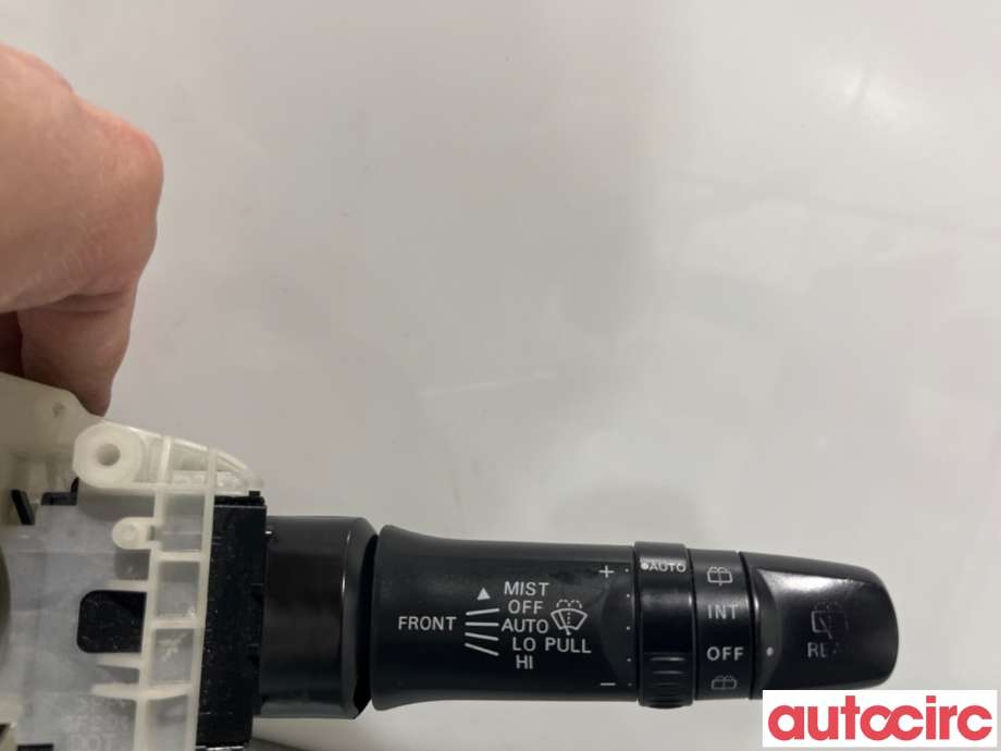 Bryter combi til Mitsubishi Outlander 2010-2012 (Type II, Fase 2)  (MITSUBISHI|8600A304|)