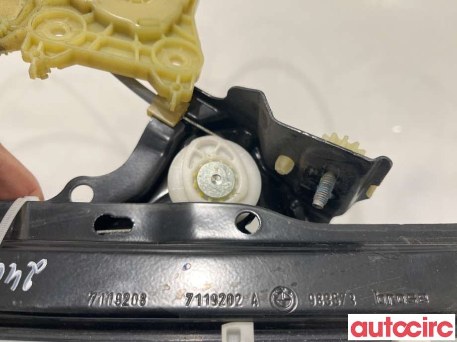 Ruteheis til BMW 3-Serie 2005-2011 (E90/E91/E92/E93) (E90/E91/E92/E93) (BMW|51337193456|)