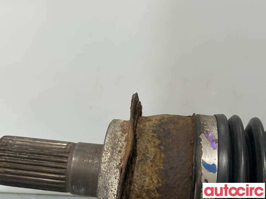 Drivaksel venstre foran til Suzuki SX4 2006-2009 (Type I, Fase 1)  (SUZUKI|44102-79J00|)