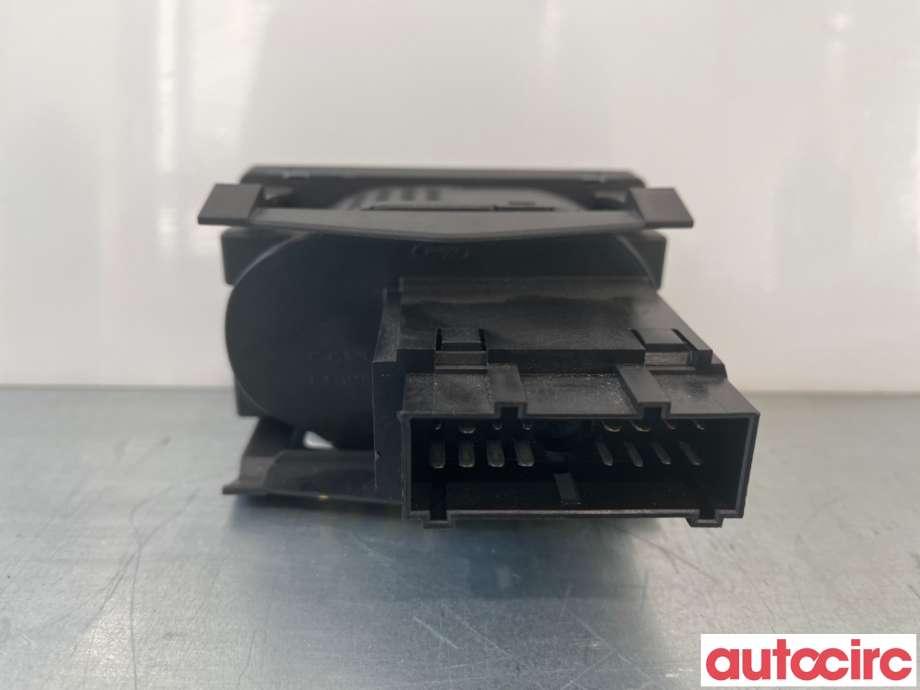 Bryter lys til Ford Focus 2008-2010 (Type II, Fase 2)  (FORD|1471875||7M5T-13A024-LA)