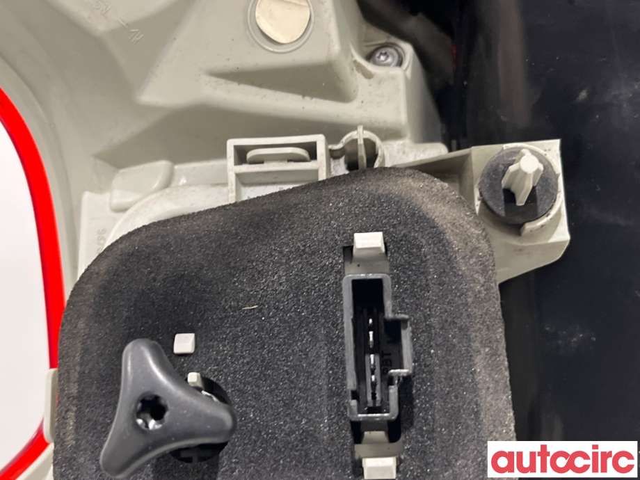 Baklykt høyre til Peugeot 2008 2013-2019 (Type I)  (PEUGEOT|9678074380|)