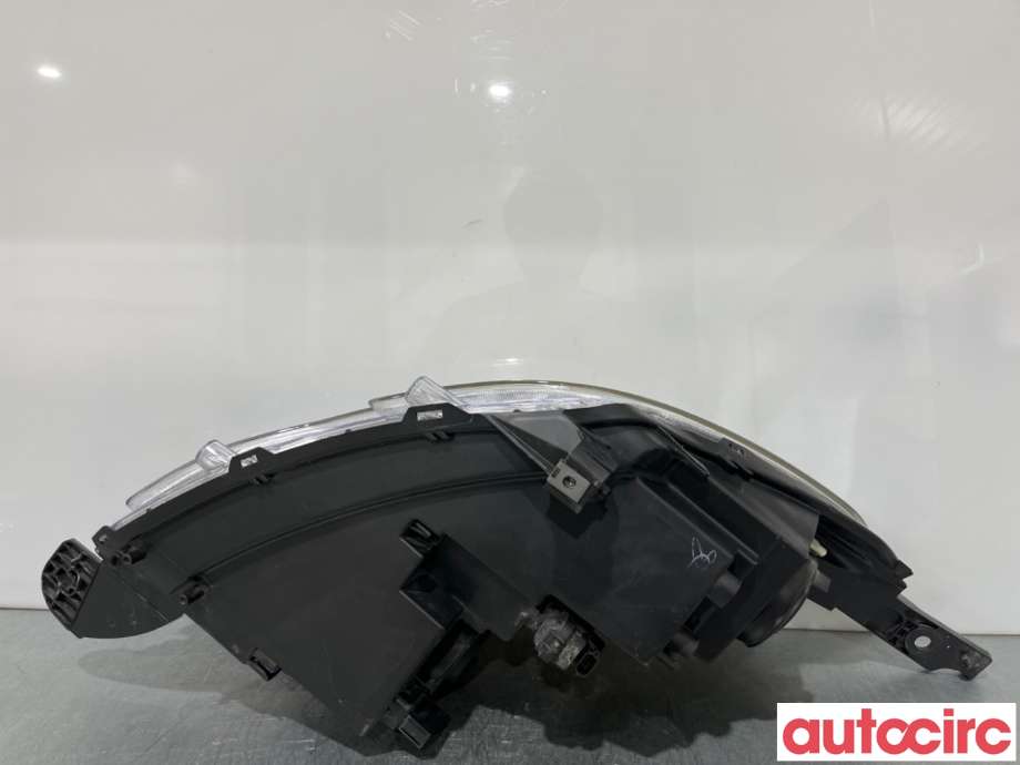 Frontlykt venstre halogen til Peugeot 2008 2013-2019 (Type I)  (PEUGEOT|9677810180|90015175|1685353580)