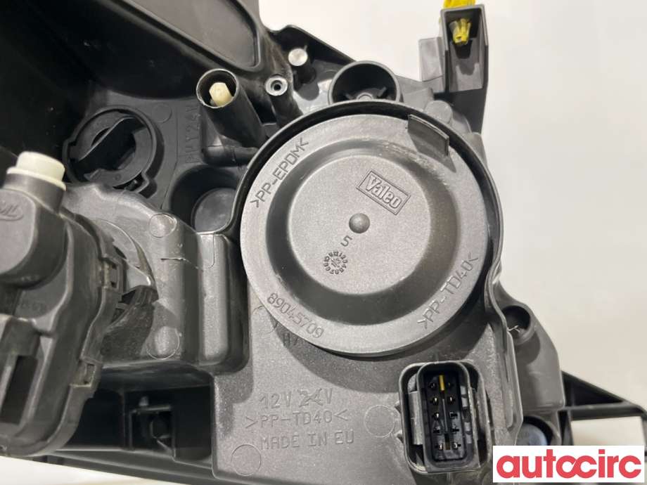 Frontlykt venstre halogen til Peugeot 2008 2013-2019 (Type I)  (PEUGEOT|9677810180|90015175|1685353580)