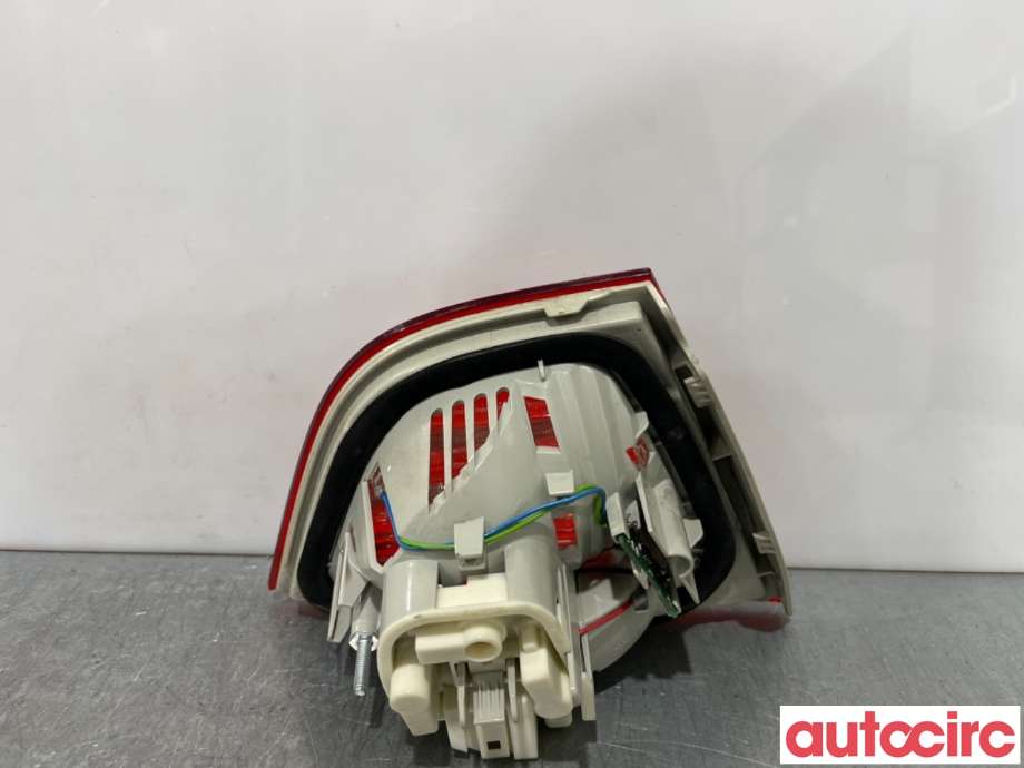 Baklykt høyre indre til BMW 3-Serie 2005-2011 (E90/E91/E92/E93) (E90/E91/E92/E93) (BMW|63217289428||7154156)