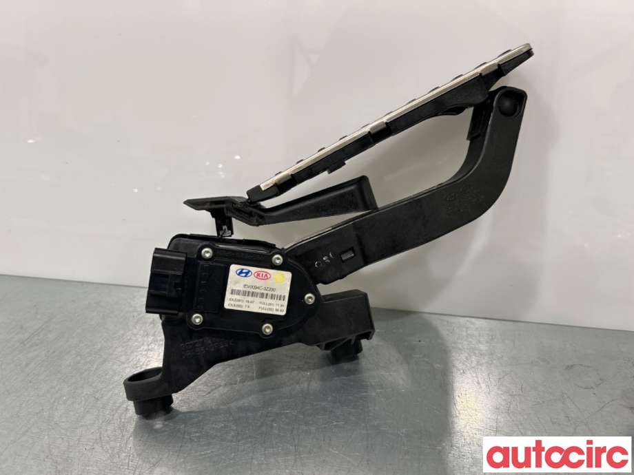 Pedal gass til Hyundai i40 2012-2017  (HYUNDAI|327003Z200||32727-3R300)