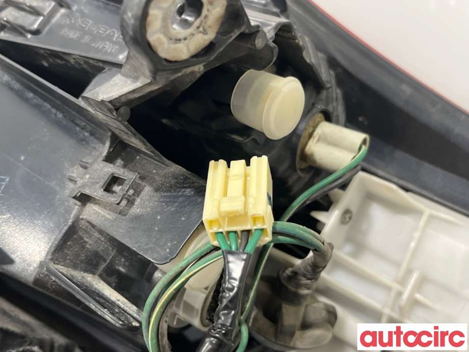 Baklykt venstre til Subaru Legacy 2009-2015  (SUBARU|84912AJ100|)