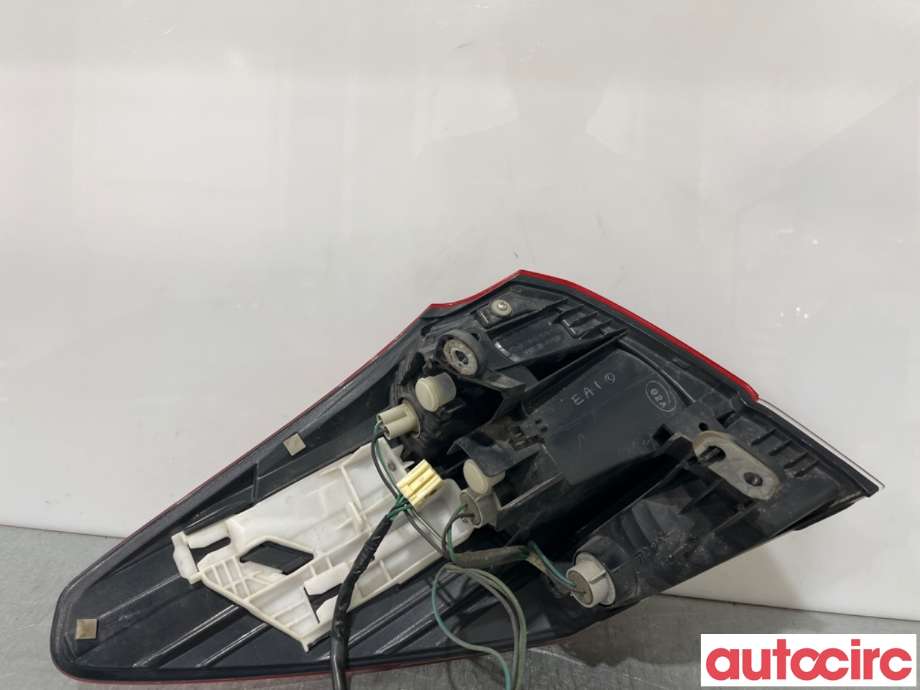Baklykt høyre til Subaru Legacy 2009-2015  (SUBARU|84712AJ090|)