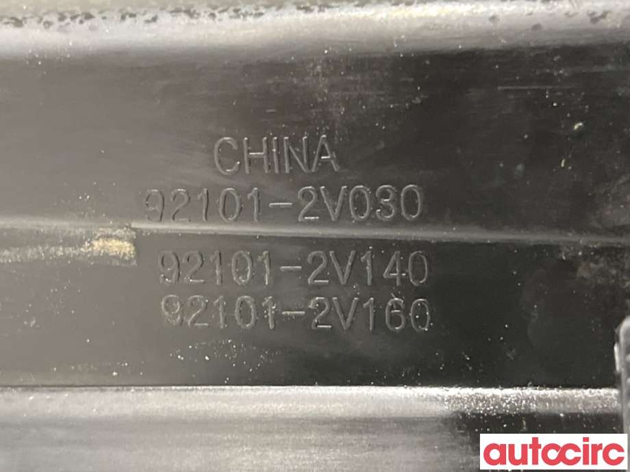 Frontlykt venstre halogen til Hyundai Veloster 2011-2015  (HYUNDAI|921012V160||92101-2V160)