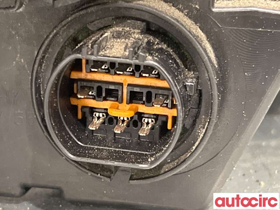 Frontlykt venstre halogen til Hyundai Veloster 2011-2015  (HYUNDAI|921012V160||92101-2V160)