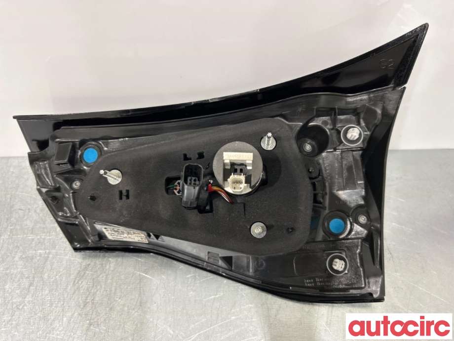 Baklykt venstre indre til Toyota Yaris Cross (SUV) 2021-->>  (TOYOTA|815900DB70|)