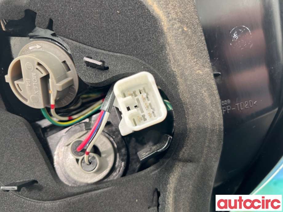 Baklykt venstre til Hyundai Veloster 2011-2015  (HYUNDAI|924012V120|)