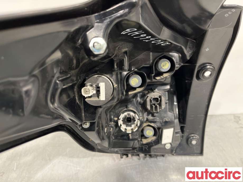 Baklykt høyre til Toyota Yaris 2020-->> (Type IV)  (TOYOTA|81551K0040|)
