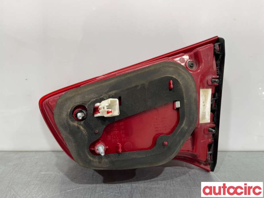 Baklykt venstre indre til Kia Sportage 2010-2016 (Type III)  (KIA|924053W610|)