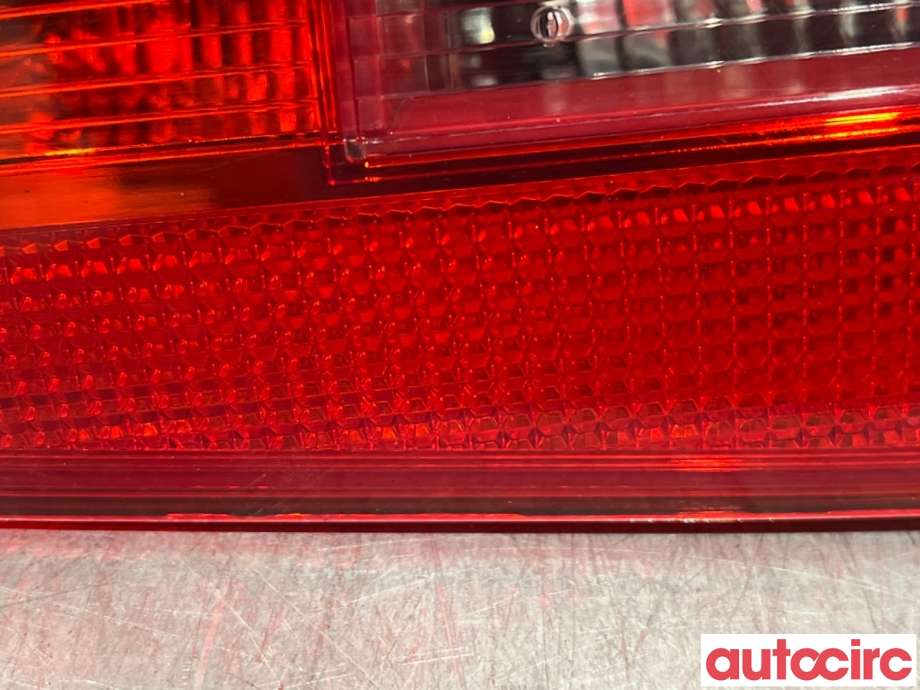 Baklykt høyre indre til VW Touran 2010-2015 (Type I, Fase 3)  (VOLKSWAGEN|1T0945094A|)