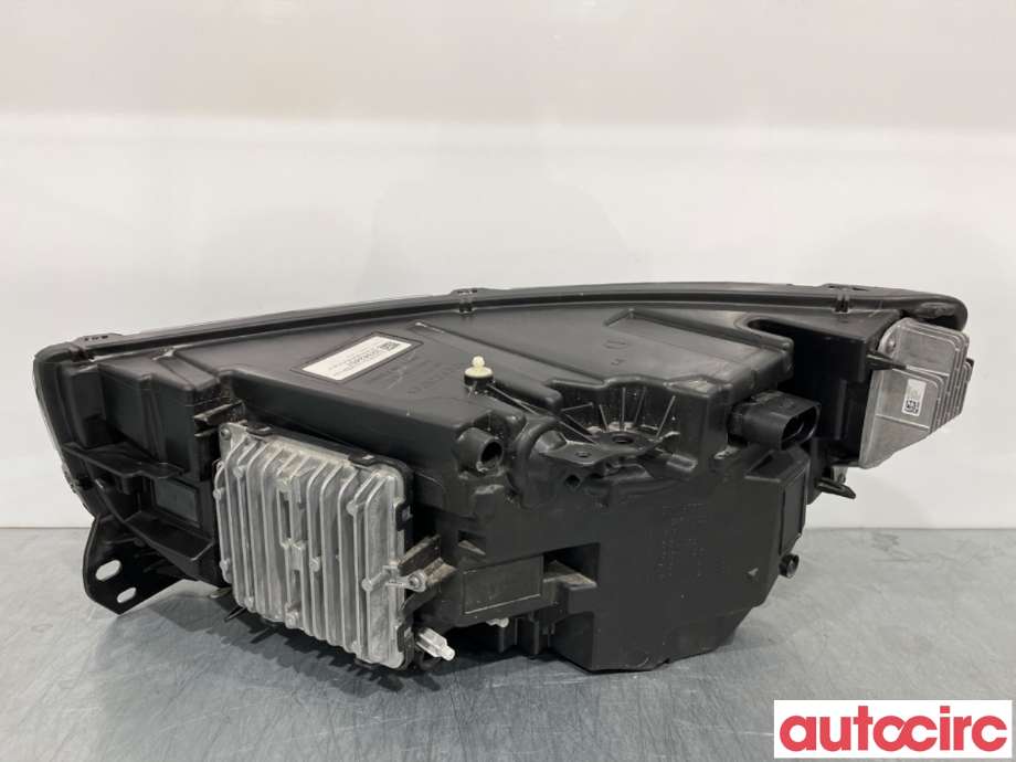 Frontlykt høyre halogen til Volvo XC40 2018-2024  (VOLVO|31655983||32342457)
