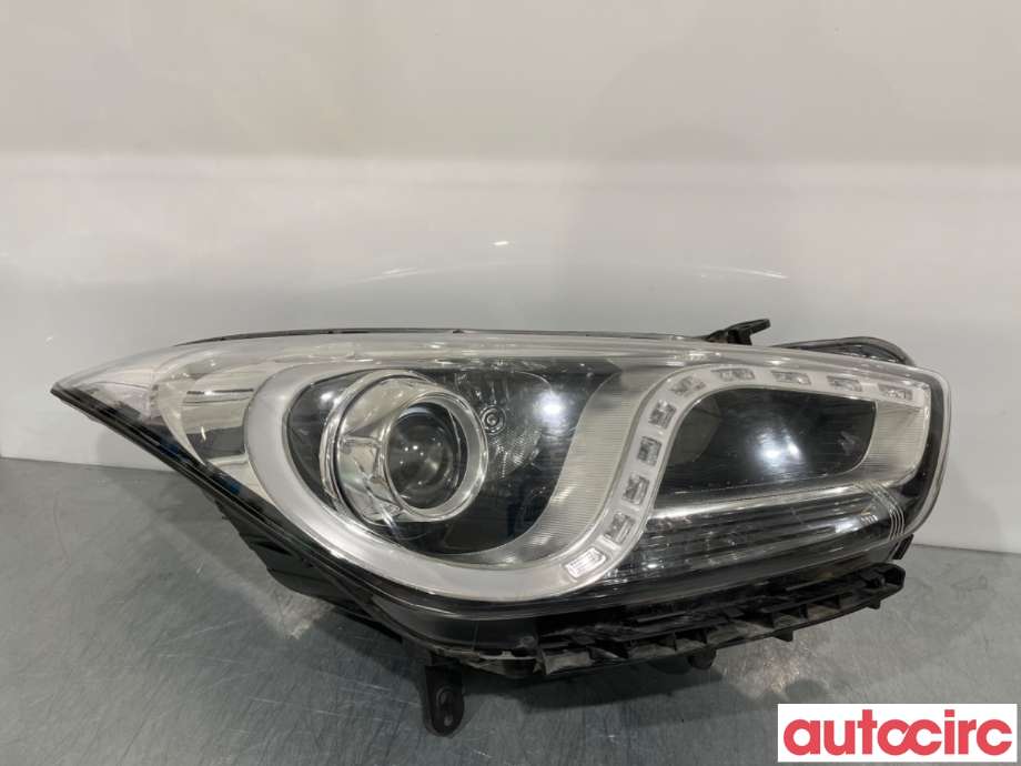 Frontlykt høyre xenon til Hyundai i40, 2012-2017  (HYUNDAI|921023Z031)