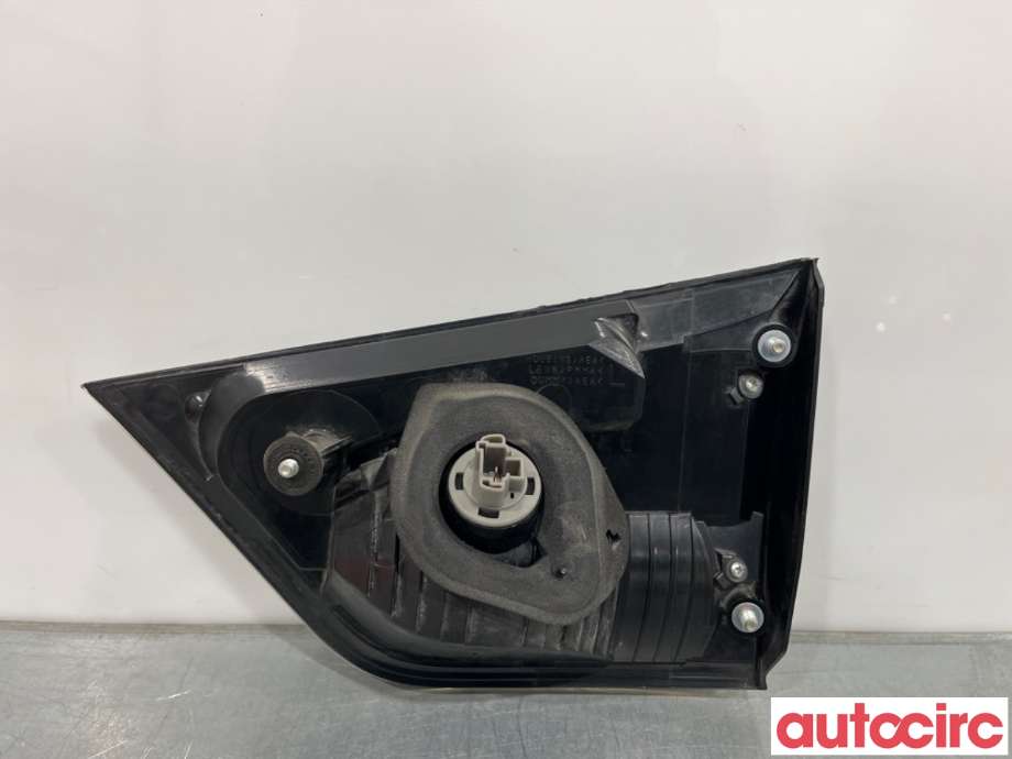 Baklykt venstre indre til Mitsubishi Outlander 2010-2012 (Type II, Fase 2)  (MITSUBISHI|8331A005|)