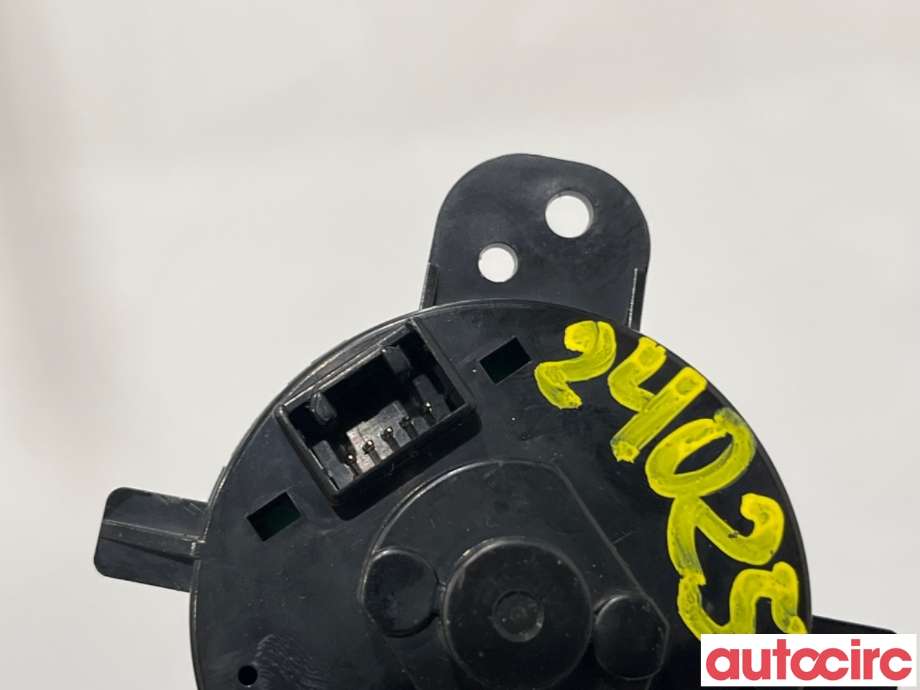 Bryter diverse til Mitsubishi Outlander 2007-2010 (Type II, Fase 1)  (MITSUBISHI|8604A008|)