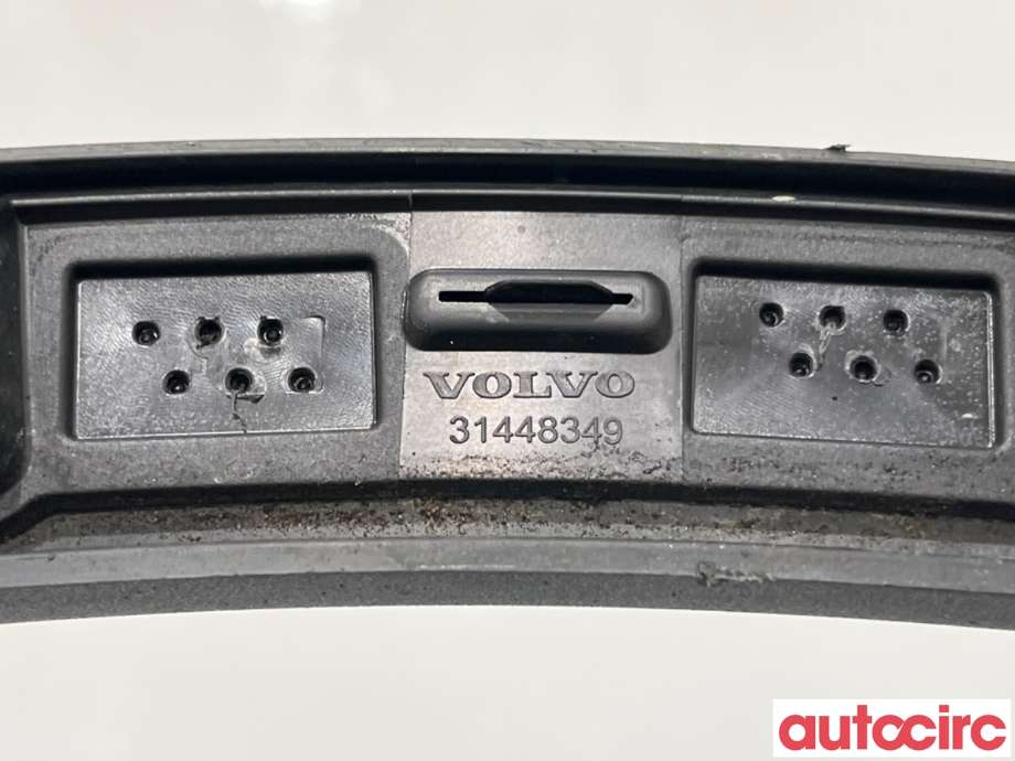 Hjulbuelist høyre foran til Volvo XC40 2018-2024  (VOLVO|31448325||31448349)