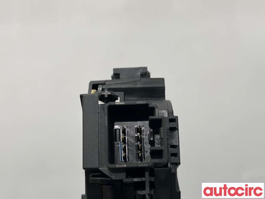 Bryter blink til Ford Fiesta 2008-2012 (Type VI, Fase 1)  (FORD|1686675||8A6T-13335-CC)