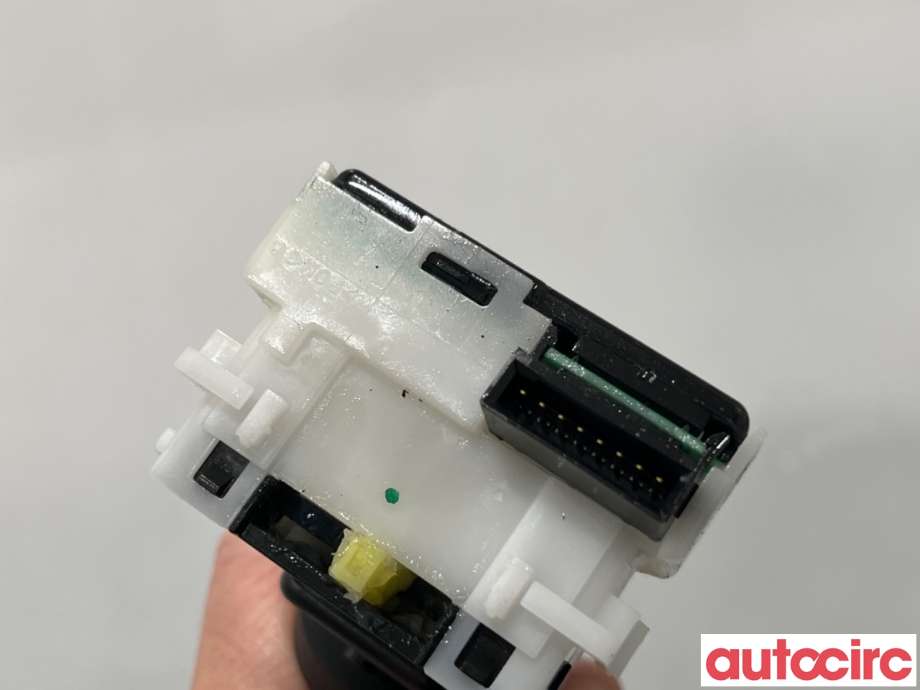 Bryter blink til Nissan Qashqai 2010-2014 (Type I, Fase 2)  (NISSAN|25540JD00A|)