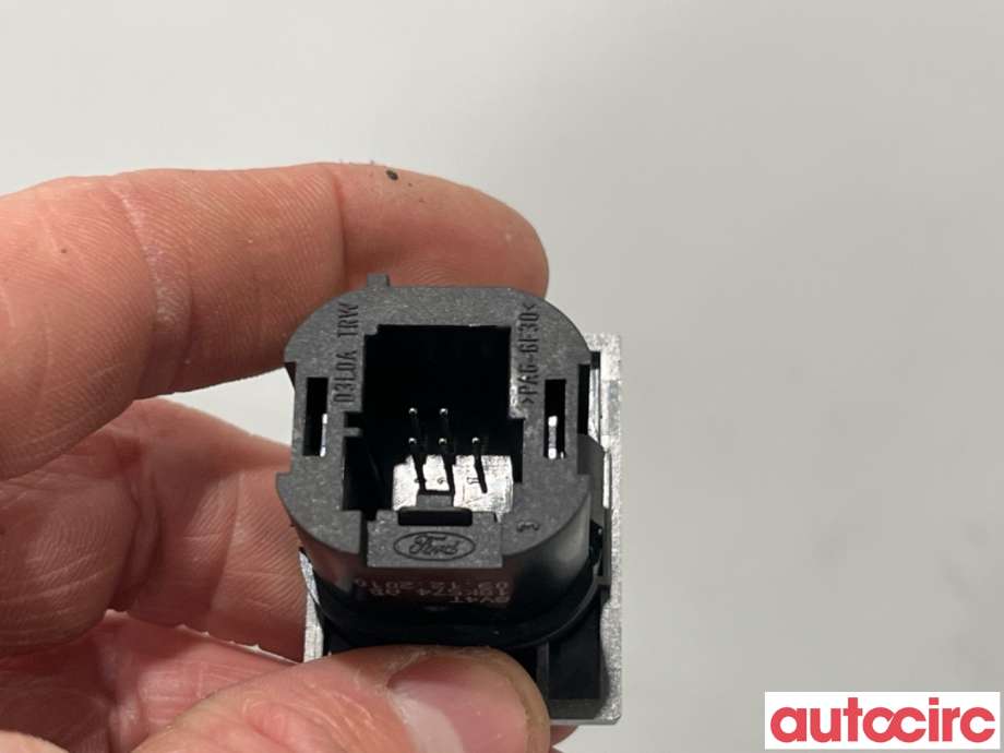 Bryter rutevarme til Ford Kuga 2008-2012 (Type I)  (FORD|1559587|8V4T18K574AB)
