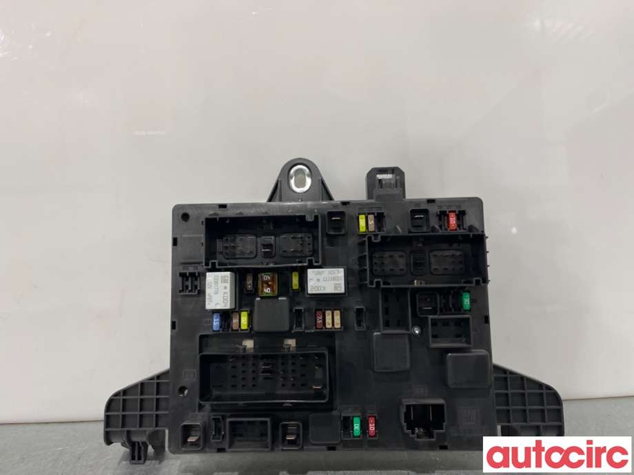 Sikringsboks til Opel Astra J 2010-2015 (OPEL|13368652|365927271)