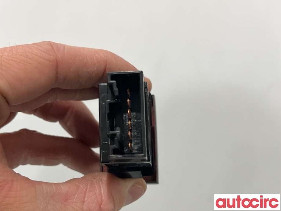 Bryter nødblink til Hyundai Ix35 2010-2015  (HYUNDAI|937902S100RJ5|)
