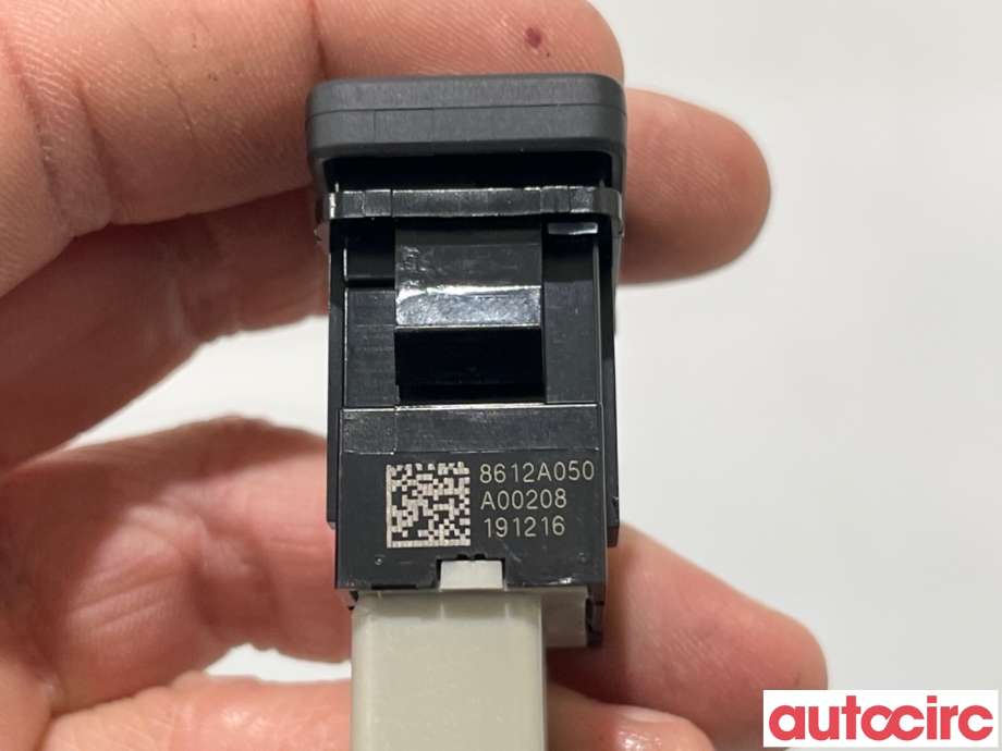 Bryter diverse til Mitsubishi Outlander 2015-->> (Type III, Fase 2)  (MITSUBISHI|8612A050|)