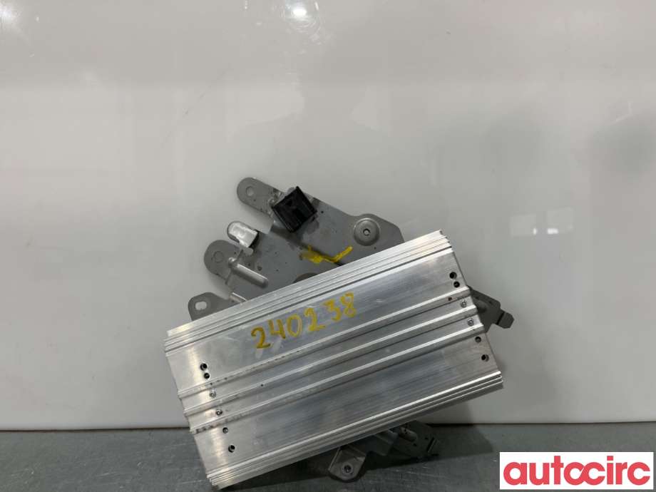 Bilstereo forsterker til Mitsubishi Outlander, 2015-->> (Type III, Fase 2)  (MITSUBISHI|8701A813)