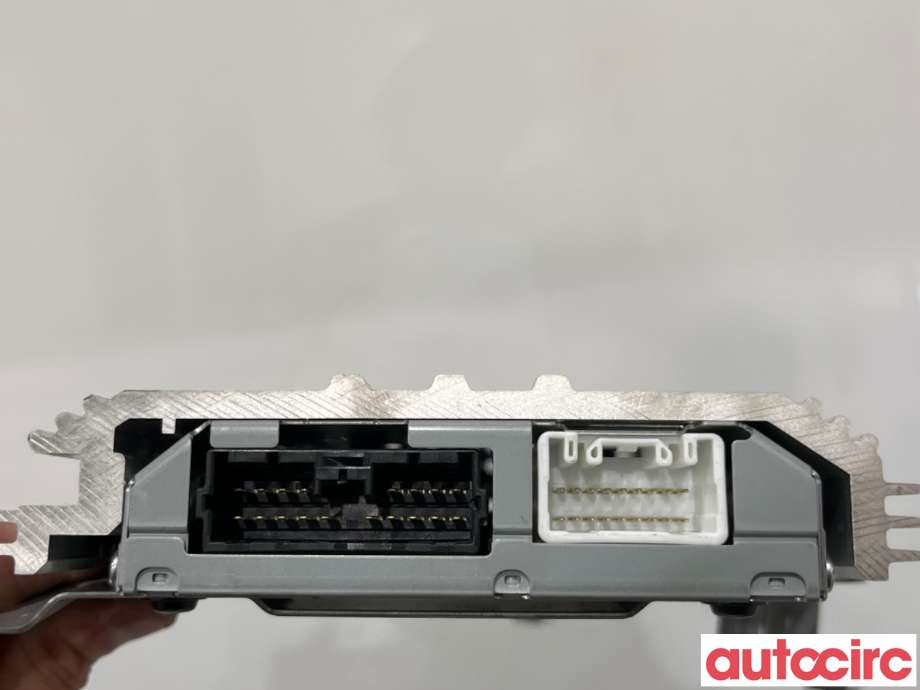 Bilstereo forsterker til Mitsubishi Outlander 2015-->> (Type III, Fase 2)  (MITSUBISHI|8701A813|CV-0MW6P45-2)