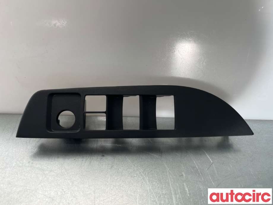 Diverse deler til Toyota Corolla, 2019-->>  (TOYOTA|7423202G20)