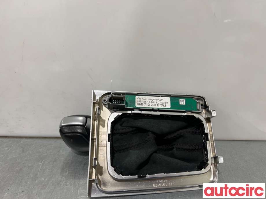 Diverse deler til VW Passat 2011-2015 (B7) (B7) (VOLKSWAGEN|3AB713203E|)