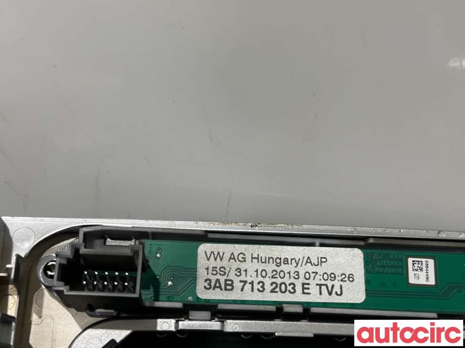 Diverse deler til VW Passat 2011-2015 (B7) (B7) (VOLKSWAGEN|3AB713203E|)