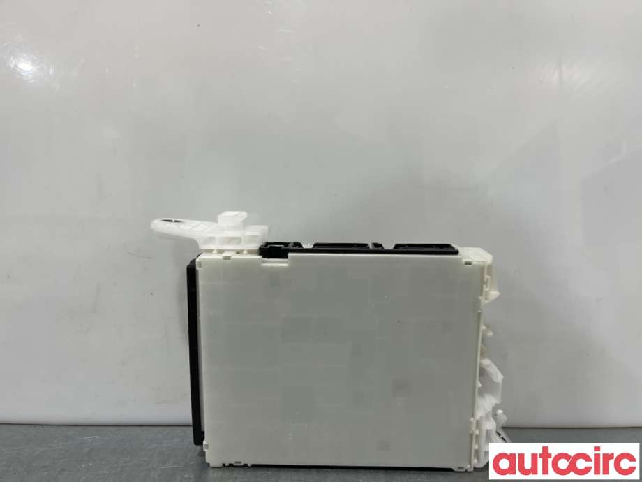 Sikringsboks til Toyota Yaris 2020-->> (Type IV)  (TOYOTA|8273052T10|6357-2075|82730-K0110)