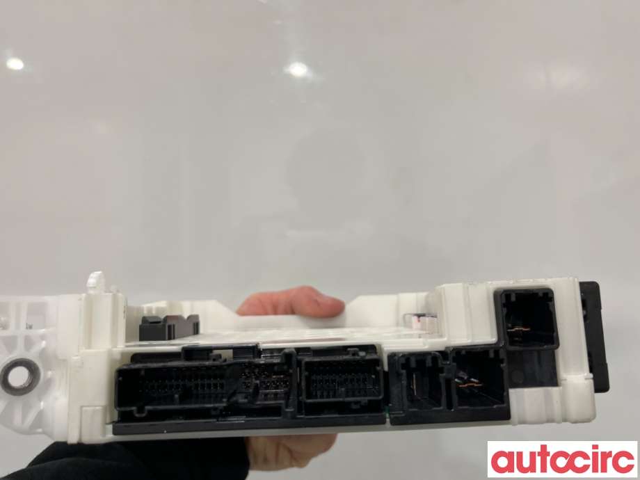 Sikringsboks til Toyota Yaris 2020-->> (Type IV)  (TOYOTA|8273052T10|6357-2075|82730-K0110)