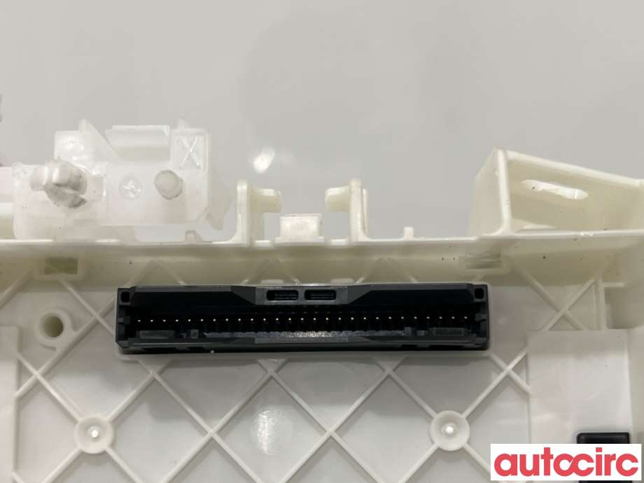 Sikringsboks til Toyota Yaris 2020-->> (Type IV)  (TOYOTA|8273052T10|6357-2075|82730-K0110)