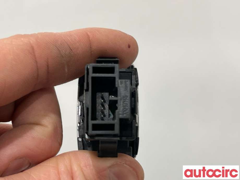 Bryter start/stopp til Volvo V40 2012-2019  (VOLVO|31456645||31334453)