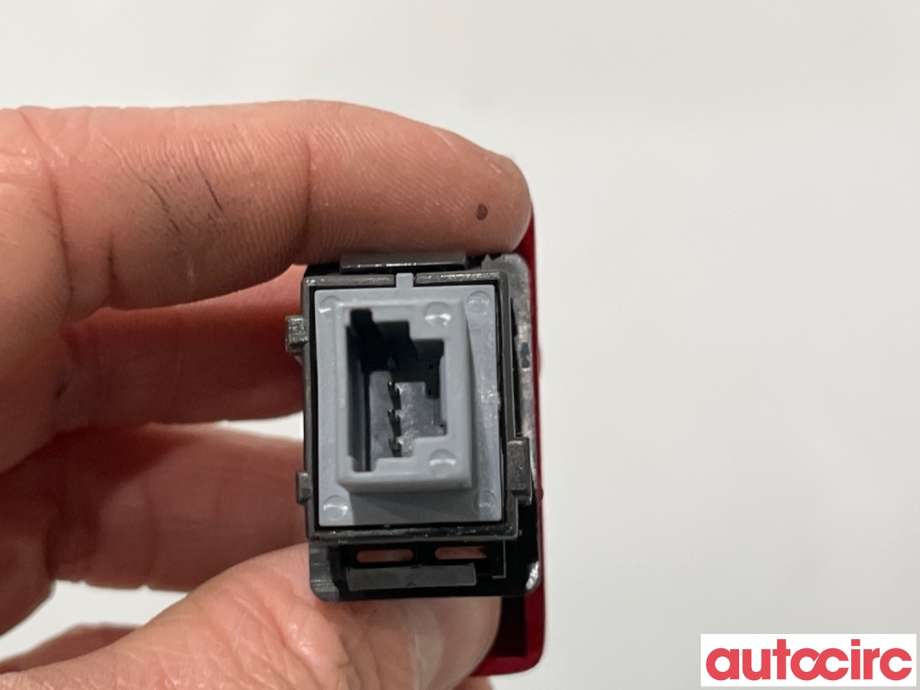 Bryter nødblink til Toyota Auris 2007-2010 (Type I, Fase 1)  (TOYOTA|8433202131||84332-02131)